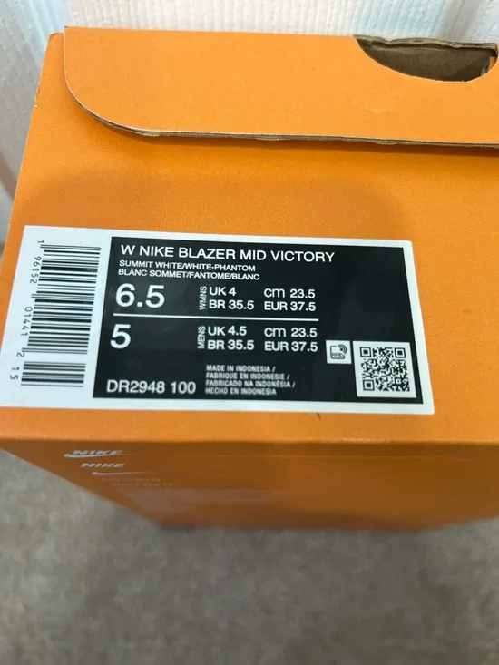 BRAND NEW Nike Women's White High-Top Leather Sneakers - Picture 6 of 7